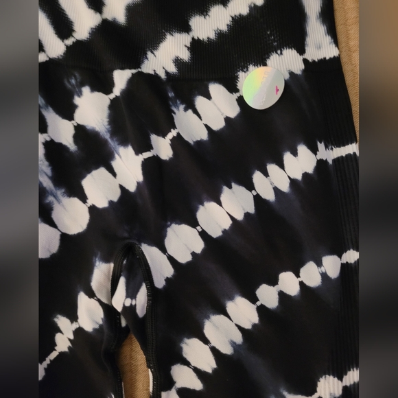 Victoria's Secret Pink bundle Leggings - Picture 4 of 7